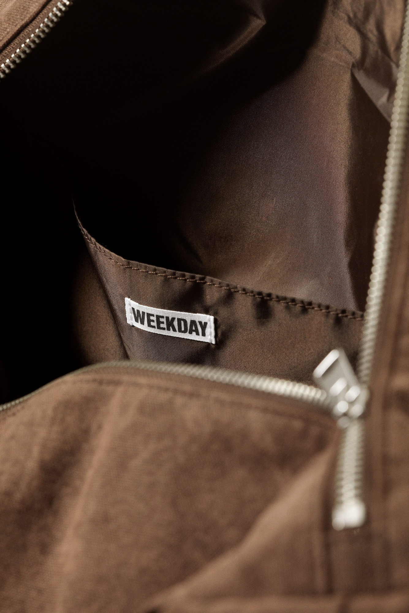 メケアリサ　Weekday Bag No.3 _Dates Brown Weekday crossbody bag in brown | ASOS