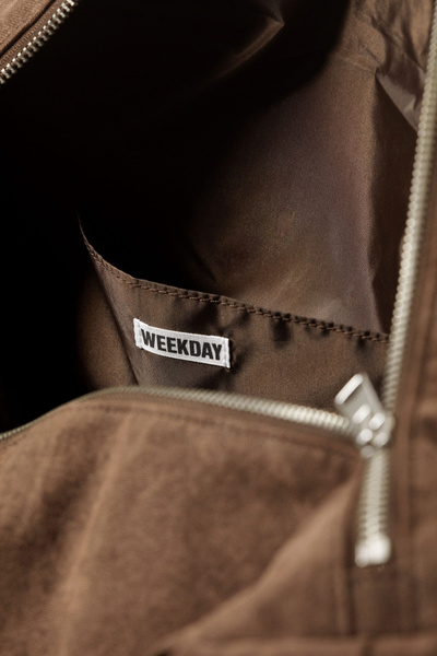 メケアリサ　Weekday Bag No.3 _Dates Brown Weekday crossbody bag in brown | ASOS
