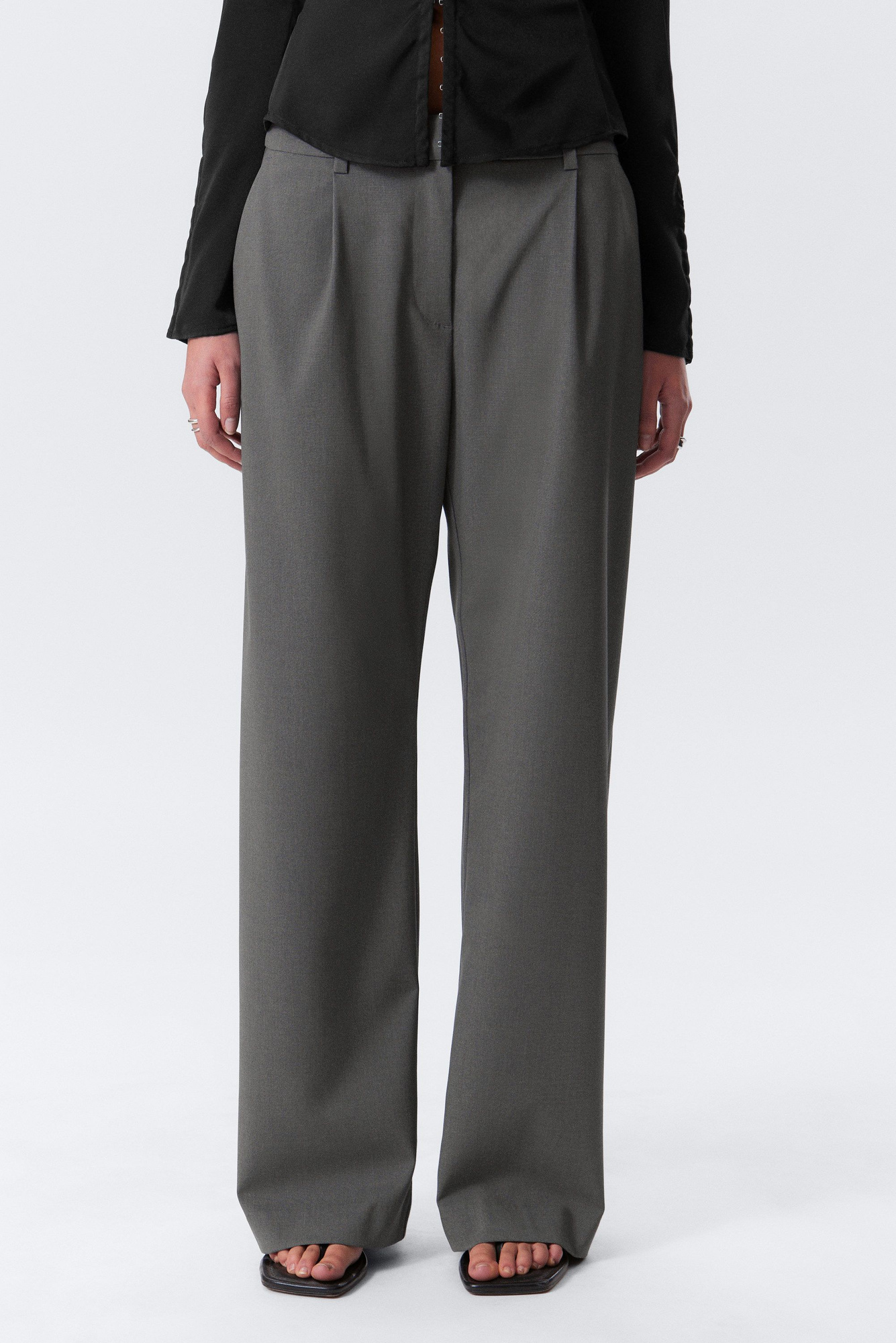 relaxed mid rise pleated suiting trousers - Black | Weekday WW