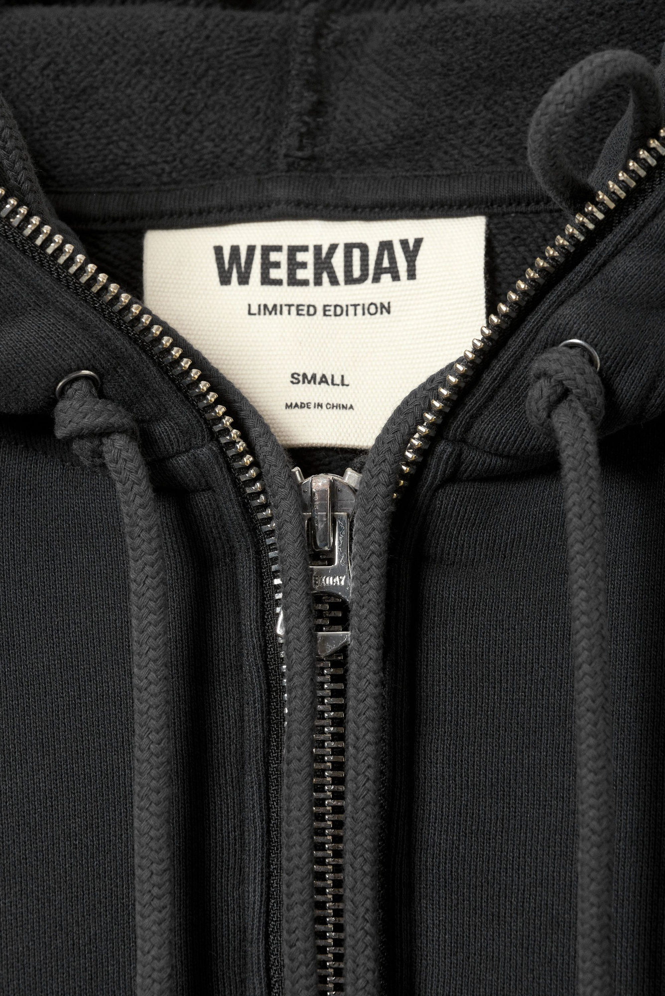 ★英国発*WEEKDAY*新作*ルーズクロップドZIPフーディ/DB★ ☆英国発*WEEKDAY*新作*ルーズクロップドZIPフーディ/DB