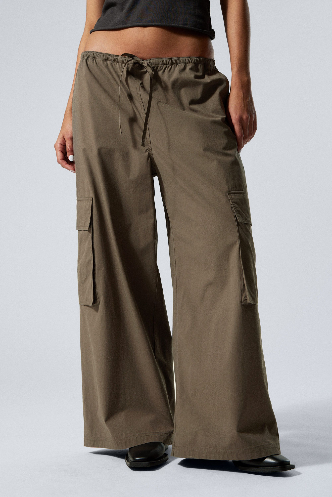 【BAON】Puyo String Cargo Wide Pants Spodnie cargo z elastycznym pasem - Kobieta | MANGO OUTLET