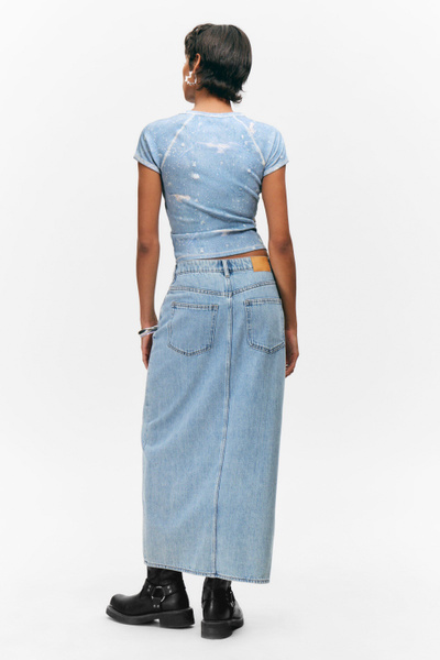 ★LOW CLASSIC★ ORGANIC DENIM MIDI SKIRTLIGHT BLUE LOC23AM_S midi denim skirt - Fresh Blue - Light Blue | Monki WW