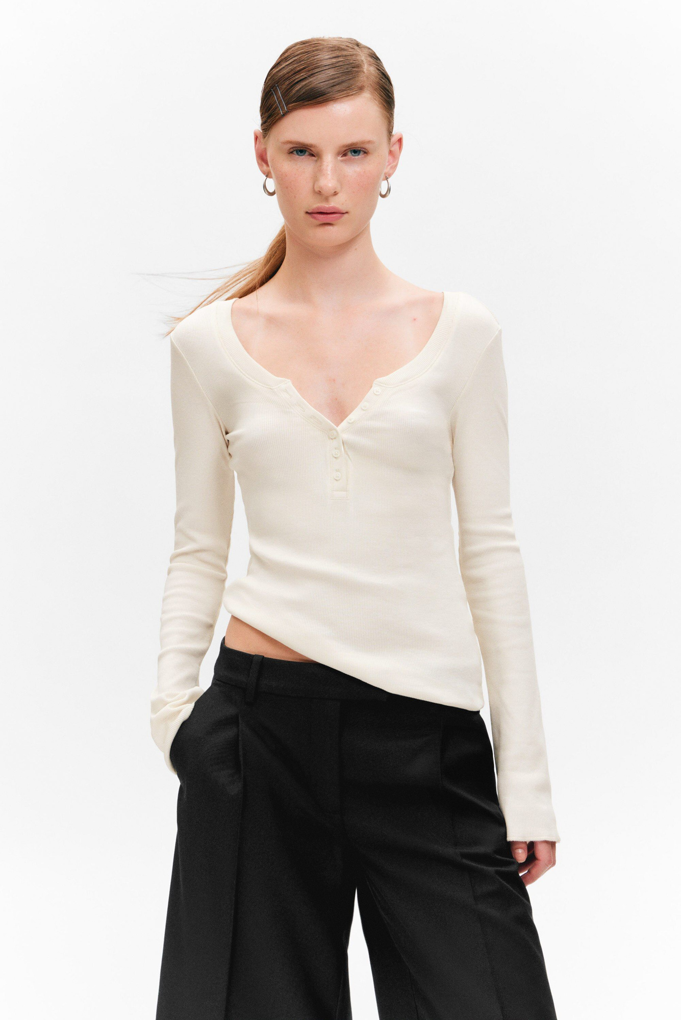 long-sleeved fitted v-neck top - White | Monki WW