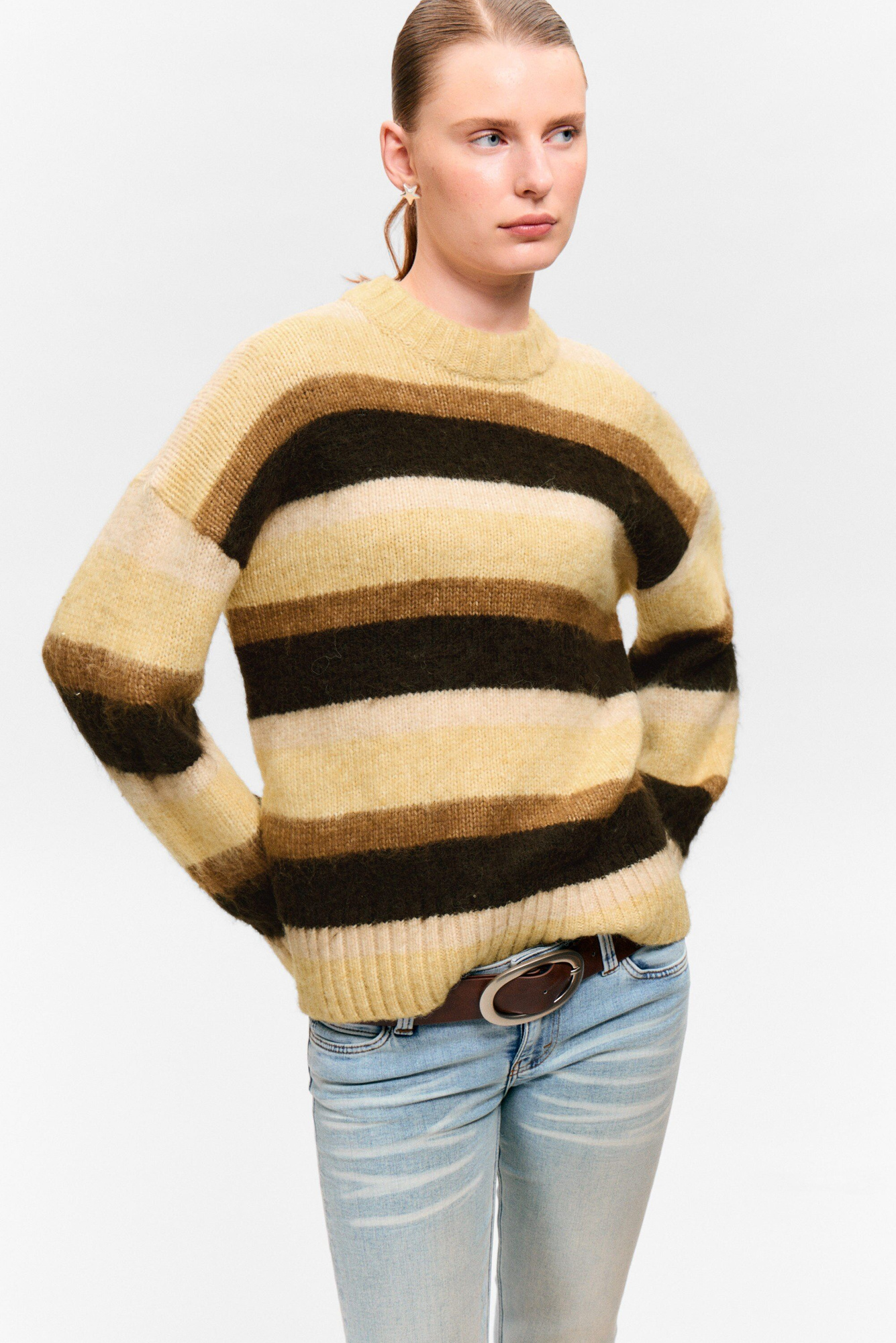 トップス Fluffy loose knit beige Phyllis Long Sleeves Sweater with Fox Fur Cuffs in Beige at