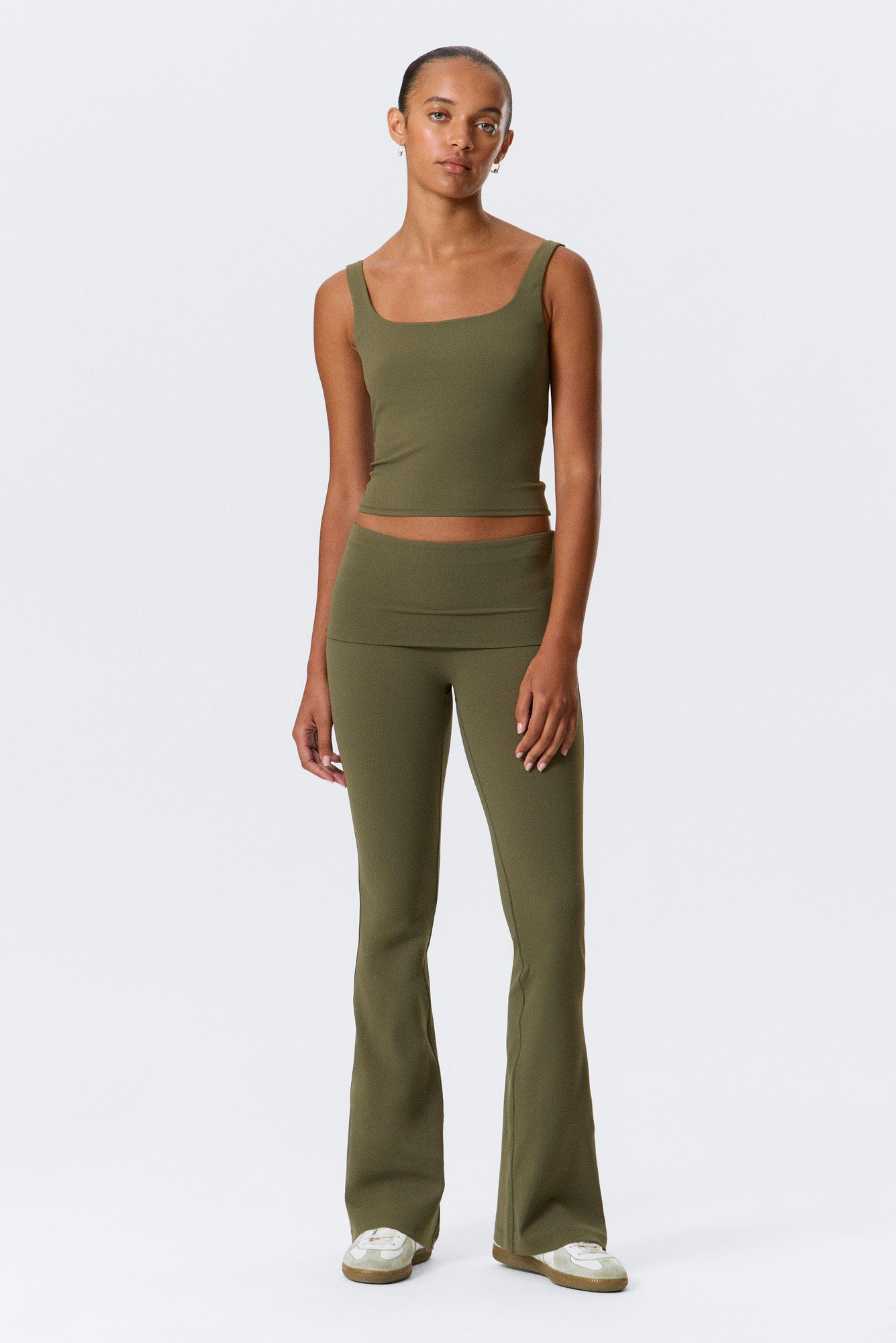 cropped sports top - Dark Khaki Green | Monki EU